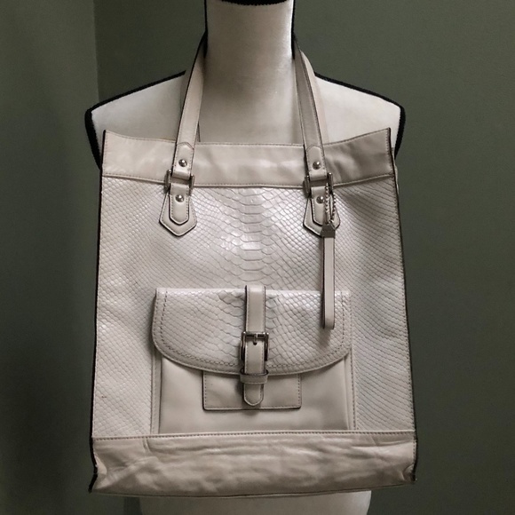 White Coach purse with snakeskin like detail - Picture 2 of 10